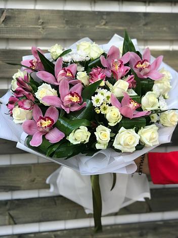 Букет цветов из: Розы и Хризантемы в Осе