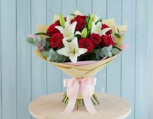 Букет цветов из:  Лилии и Розы в Осе