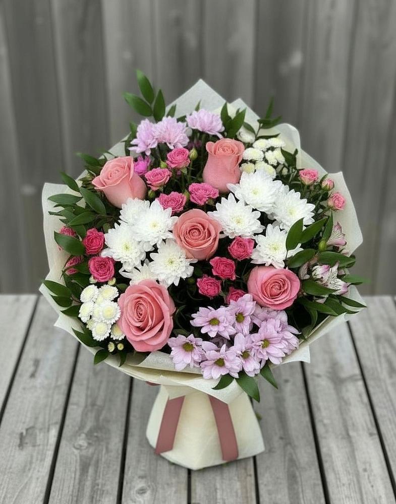 Букет цветов из: Альстромерии, Гвоздики, Розы и Хризантемы в Осе