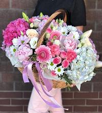 Композиция солнечный день в Осе Цветочная композиция из Розы, Хризантемы, Пионы и Лизиантусы в корзине в Осе