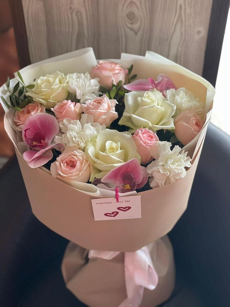 Букет цветов из: Орхидеи, Розы и Гвоздики в Осе