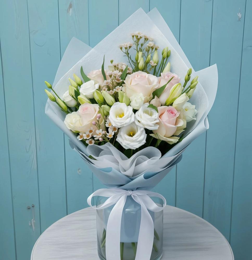 Букет цветов из: Розы и Лизиантусы в Осе