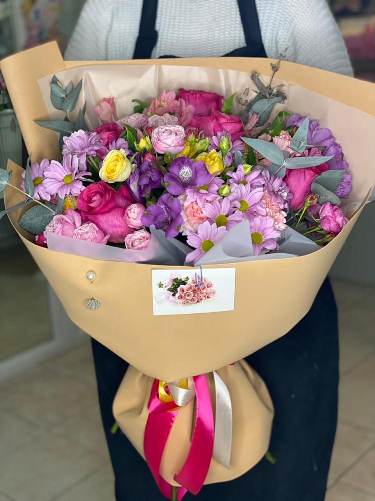 Букет цветов из: Хризантемы, Гвоздики и Альстромерии в Осе