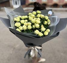Букет Белые кустовые розы Солинеро в Осе