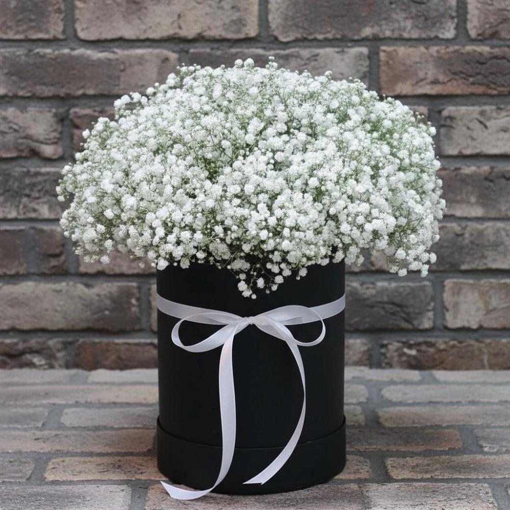 Цветочная композиция из Гипсофила в шляпной коробке в Осе