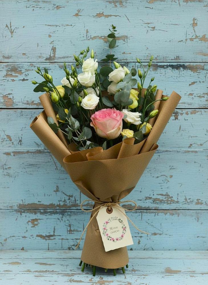 Букет цветов из: Розы и Лизиантусы в Осе