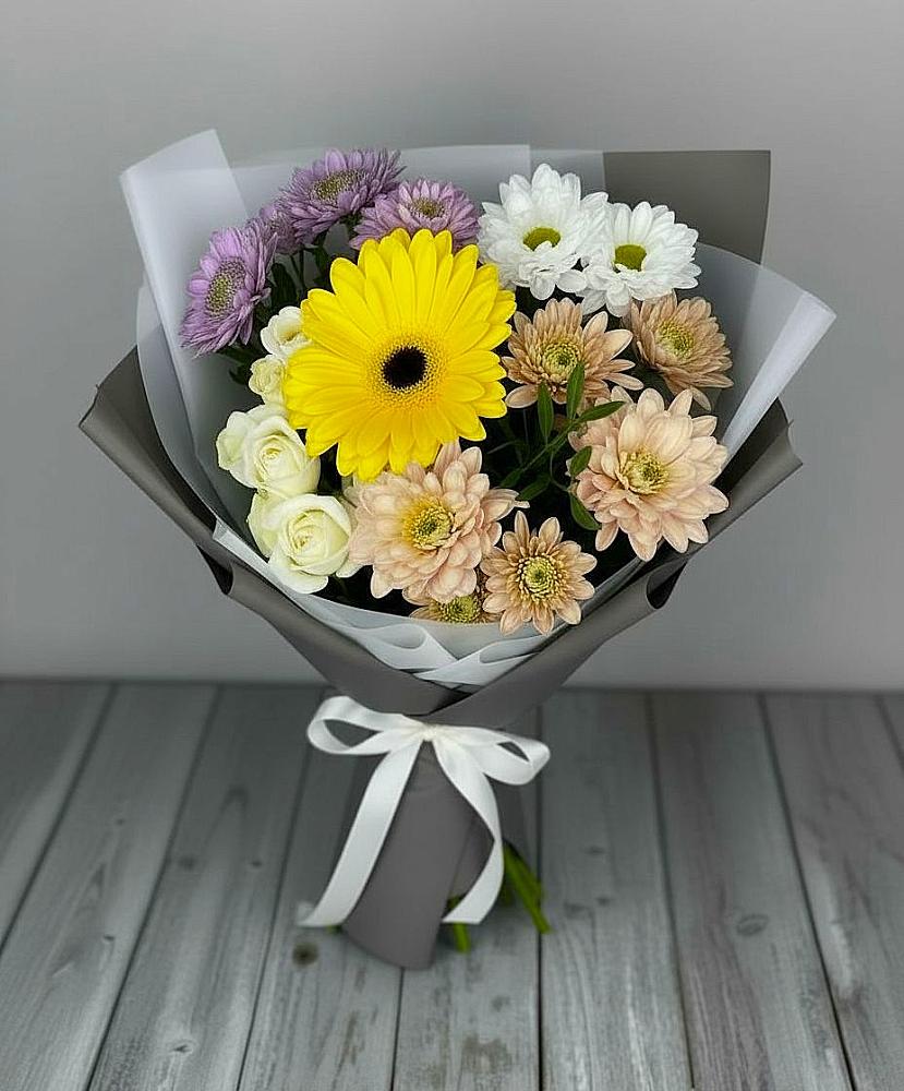 Букет цветов из: Розы, Герберы и Хризантемы в Осе