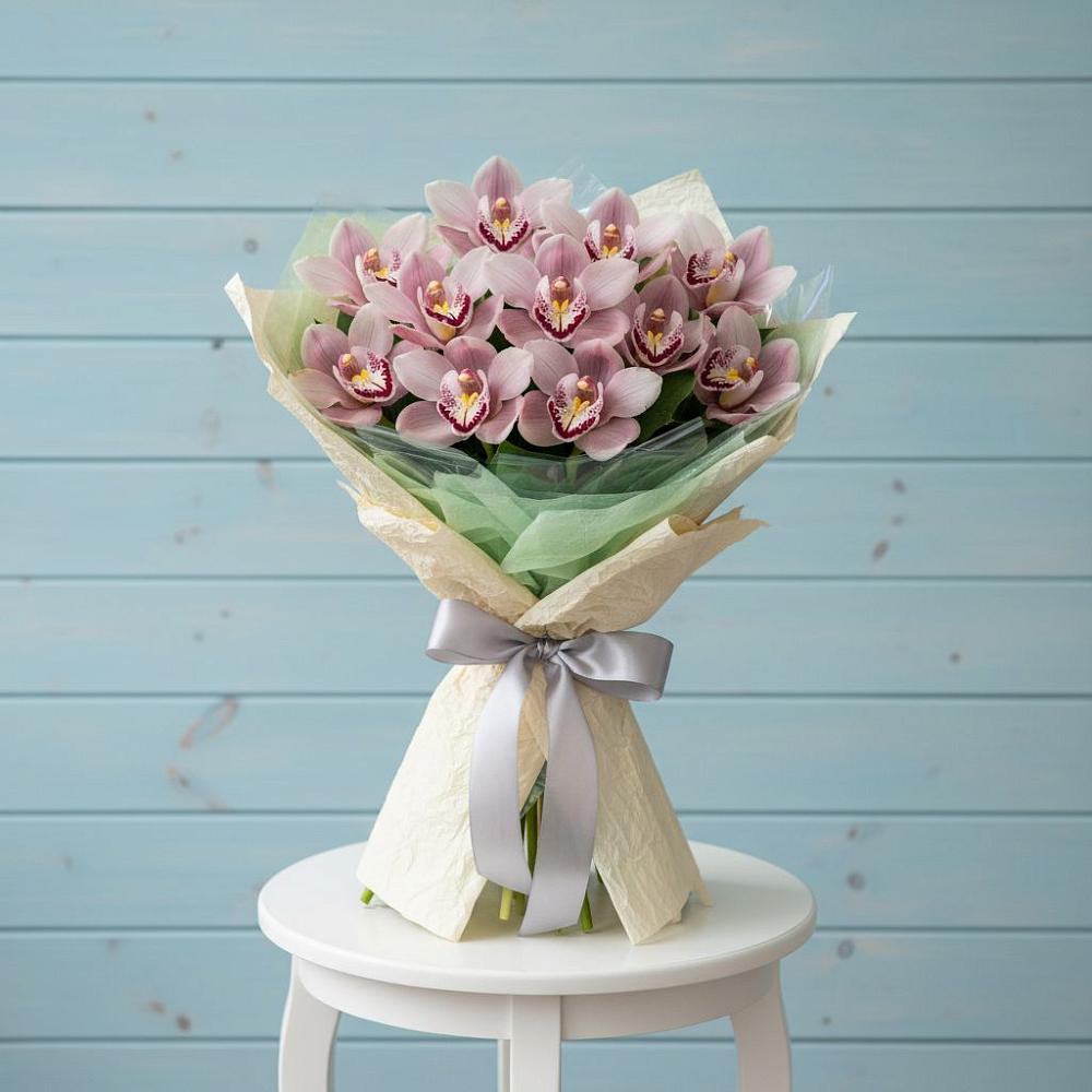 Букет цветов из: Орхидеи и Розы в Осе