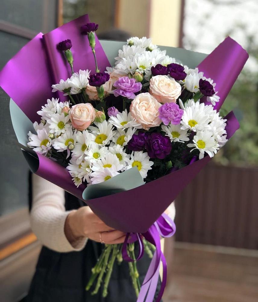 Букет цветов из: Хризантемы, Гвоздики и Розы в Осе