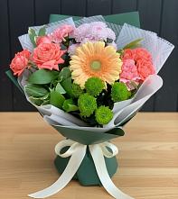 Букет цветов из:  Гвоздики, Розы, Герберы и Хризантемы в Осе