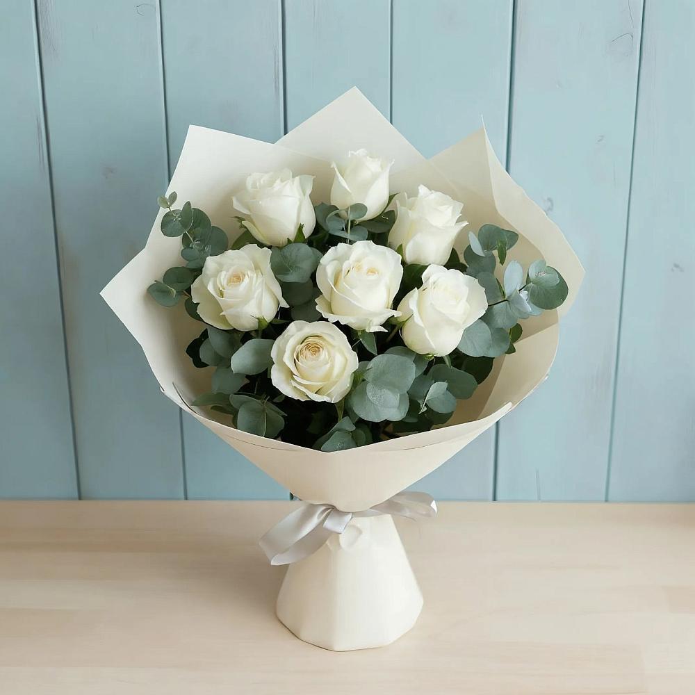 Букет Белые розы в Эвкалипте в Осе