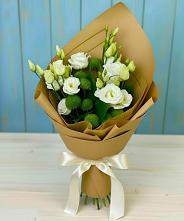 Букет цветов из:  Хризантемы и Лизиантусы в Осе