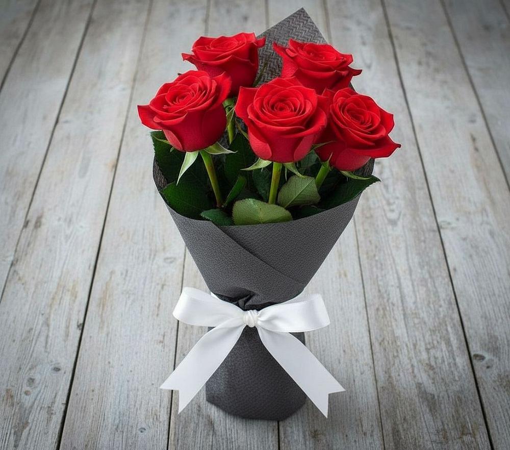 Букет 5 Красных роз Эдлесс Лав в Осе