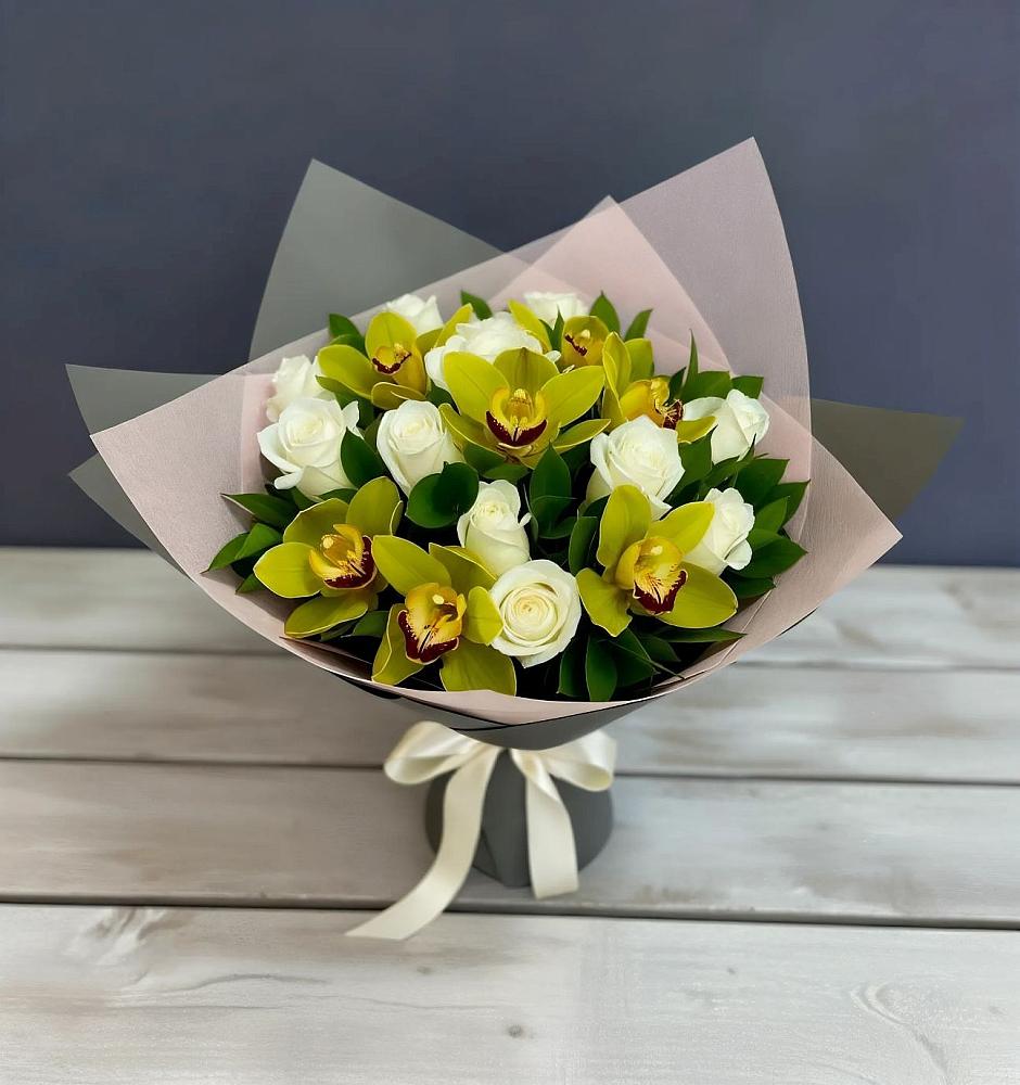 Букет цветов из: Орхидеи и Розы в Осе