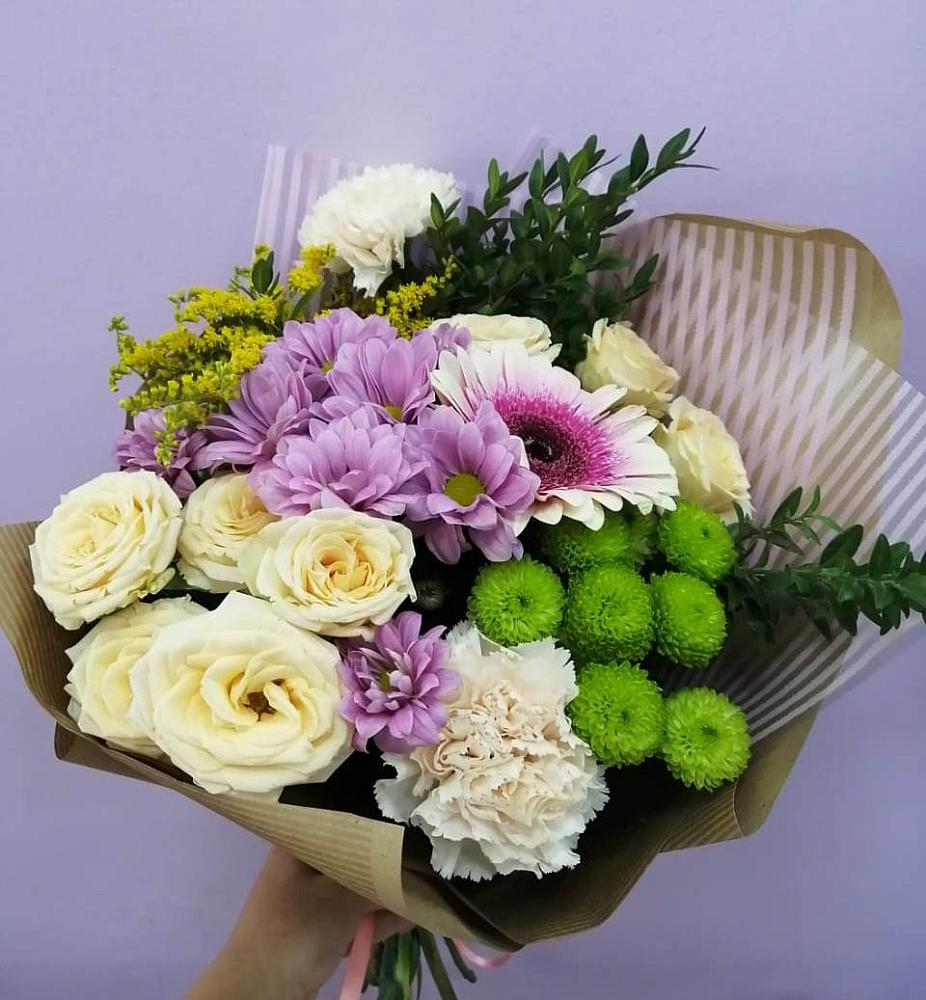 Букет цветов из: Хризантемы, Розы, Гвоздики и Герберы в Осе