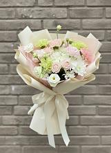 Букет цветов из:  Гвоздики, Розы, Лизиантусы и Хризантемы #REPLACE_PRED# Осе
