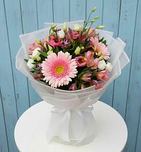 Букет цветов из:  Герберы, Альстромерии и Лизиантусы в Осе