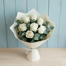 Букет Белые розы в Эвкалипте в Осе