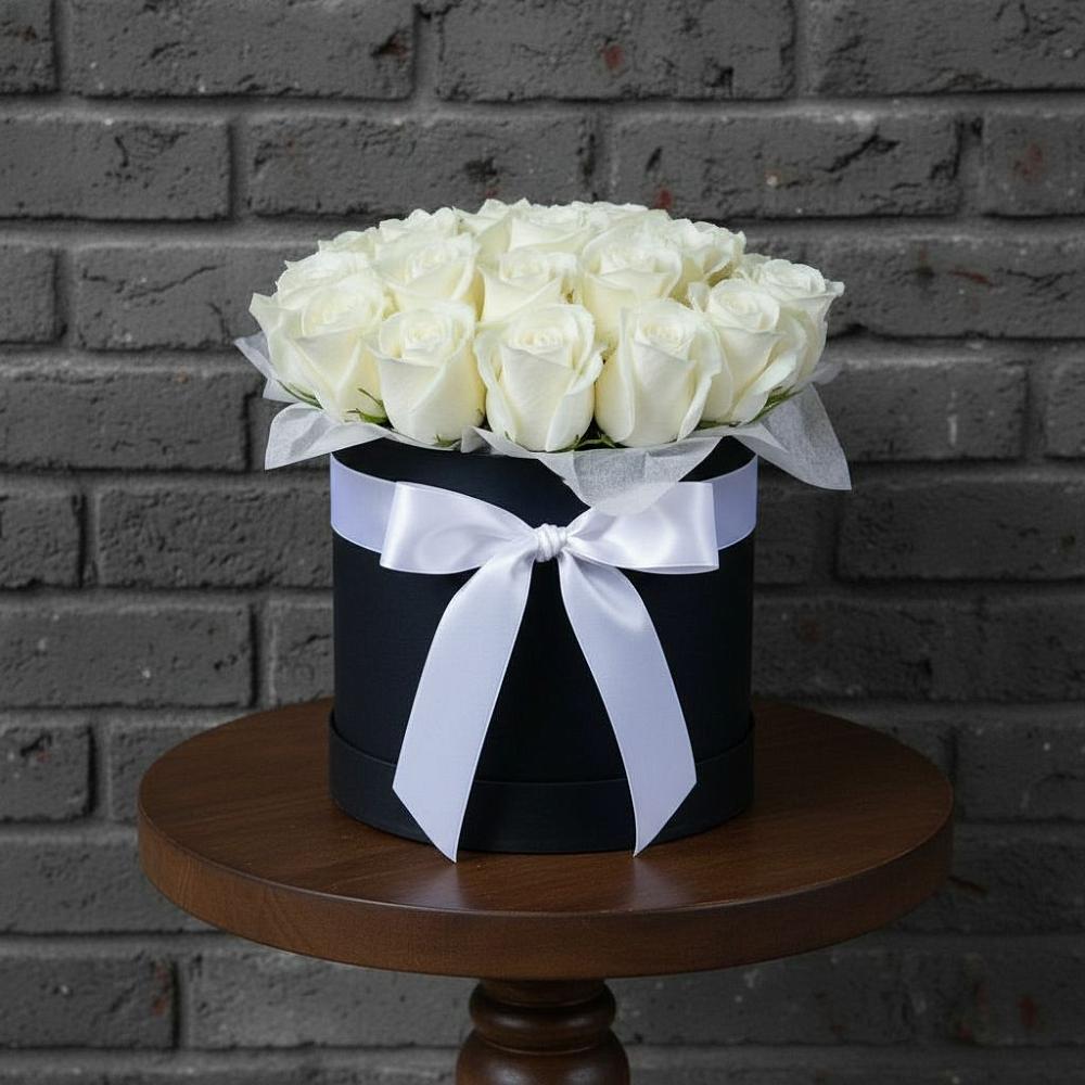 Цветочная композиция из Розы в шляпной коробке в Осе