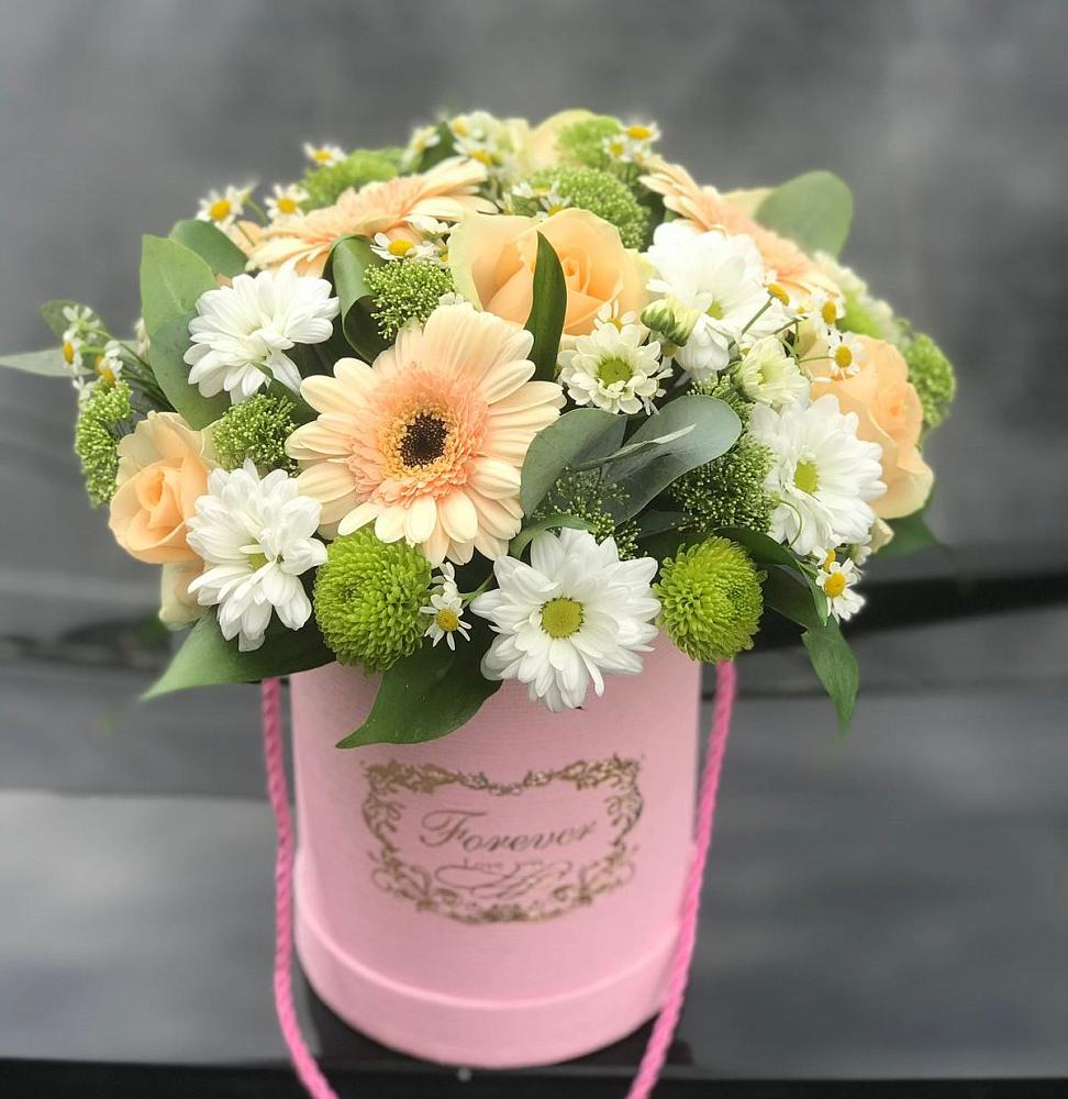 Цветочная композиция из Розы, Герберы и Хризантемы в шляпной коробке в Осе